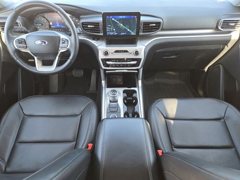 Used 2022 Ford Explorer XLT w/ Equipment Group 202A image 24