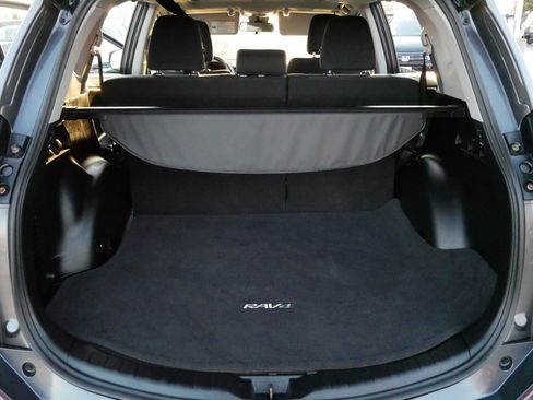 Used 2018 Toyota RAV4 XLE image 18