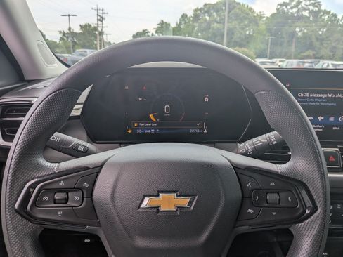Used 2025 Chevrolet TrailBlazer LT AWD/4WD image 12