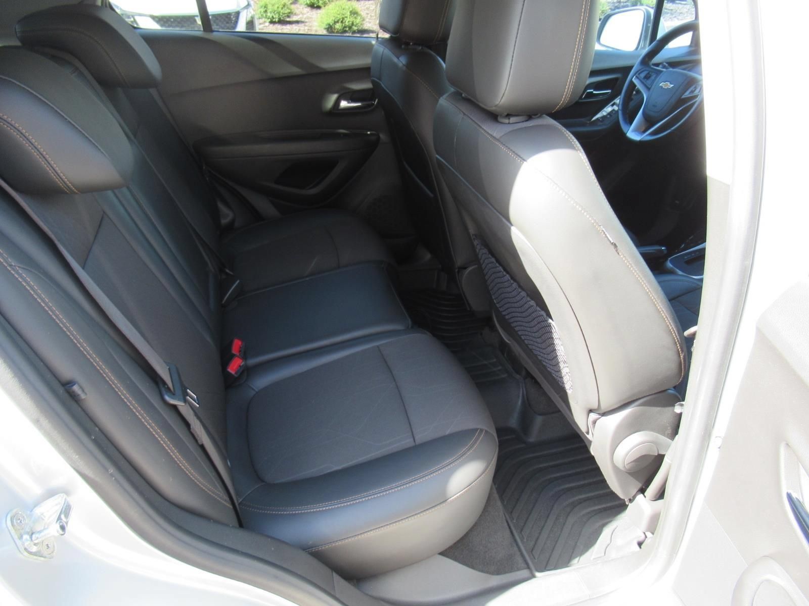 Used 2020 Chevrolet Trax LT w/ LT Convenience Package FWD image 27