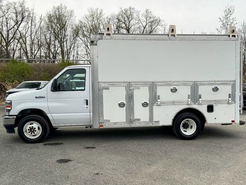 Used 2022 Ford E-350 and Econoline 350 Super Duty w/ Power Windows & Locks Group RWD image 6