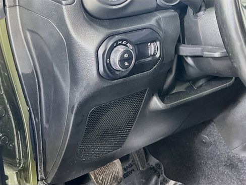Used 2023 Jeep Gladiator Willys AWD/4WD image 10