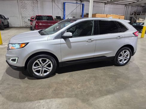 Used 2018 Ford Edge Titanium w/ Equipment Group 301A FWD image 3
