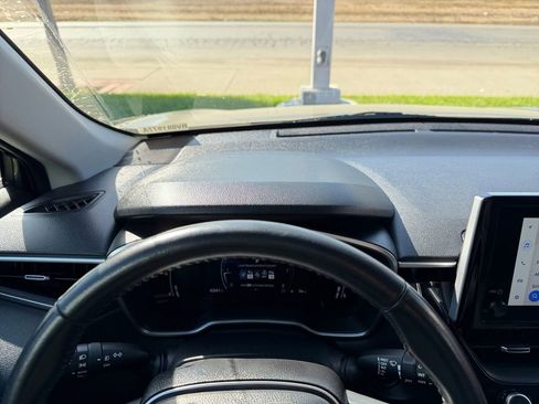 Used 2024 Toyota Corolla Cross XLE image 25