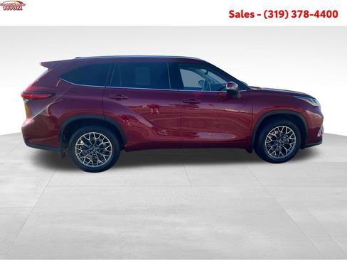 Certified 2021 Toyota Highlander Limited AWD/4WD image 8