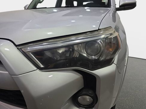 Used 2014 Toyota 4Runner SR5 AWD/4WD image 28