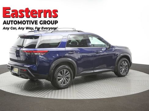 Used 2023 Nissan Pathfinder SV w/ SV Premium Package AWD/4WD image 43