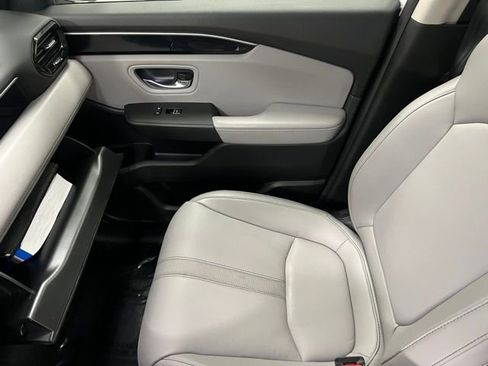 Used 2025 Honda Pilot Touring image 34