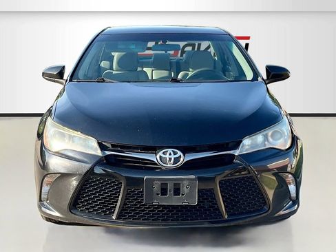 Used 2016 Toyota Camry SE image 2