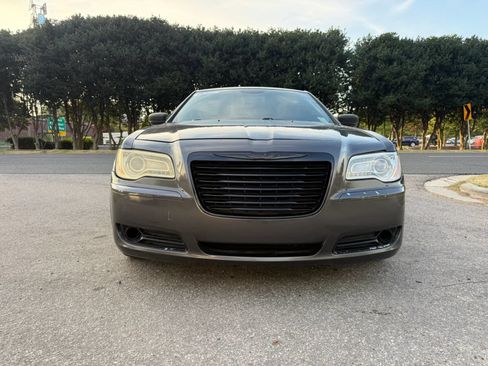 Used 2013 Chrysler 300 C RWD image 2