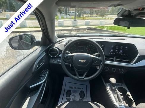 New 2026 Chevrolet Trax LS w/ LS Convenience Package FWD image 26