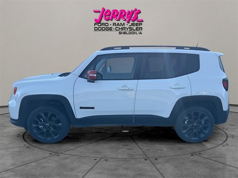 Used 2023 Jeep Renegade Latitude image 2