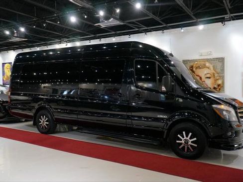 Used 2015 Mercedes-Benz Sprinter 2500 image 2