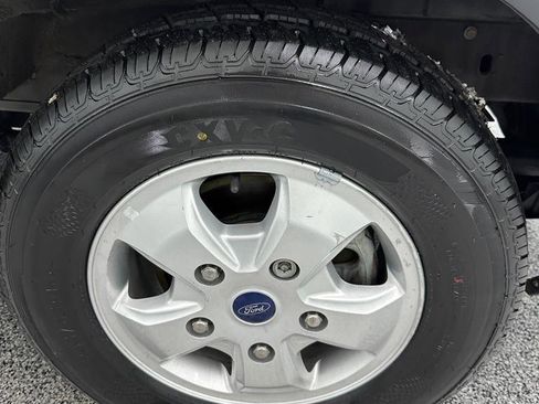 Used 2018 Ford Transit 150 130 Low Roof RWD image 17