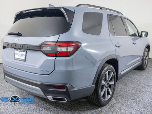 Used 2025 Honda Pilot Elite image 7