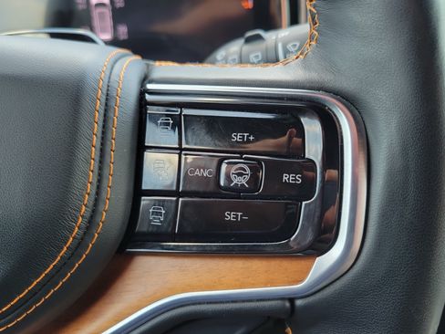 Used 2025 Jeep Grand Wagoneer Series III w/ Rear Seat Video Group 1 AWD/4WD image 20