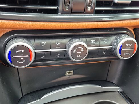 Used 2019 Alfa Romeo Giulia AWD w/ Cold Weather Package image 31