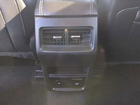 Used 2024 Ford Edge Titanium image 17