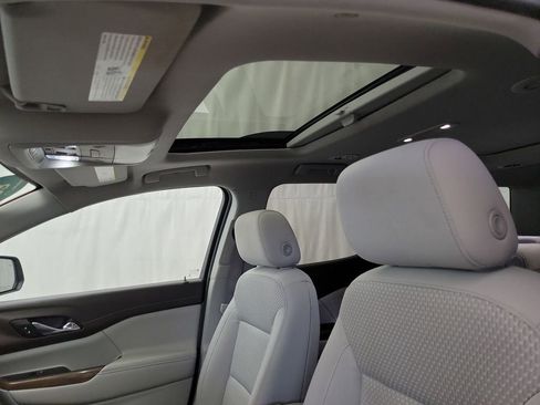 Certified 2023 GMC Acadia SLE w/ Driver Convenience Package image 9