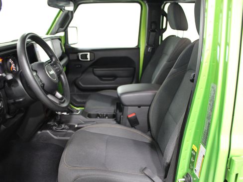 Used 2025 Jeep Gladiator Sport AWD/4WD image 4