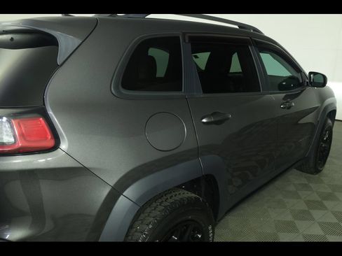 Used 2019 Jeep Cherokee Trailhawk AWD/4WD image 19
