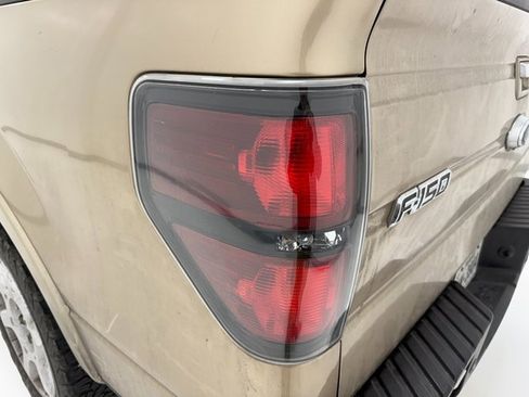 Used 2014 Ford F150 Lariat w/ Lariat Chrome Package image 8