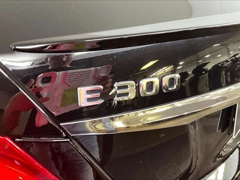 Certified 2018 Mercedes-Benz E 300 4MATIC image 10