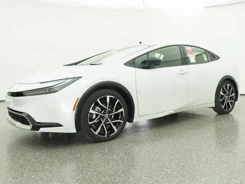 New 2026 Toyota Prius Plug-In Hybrid FWD image 17