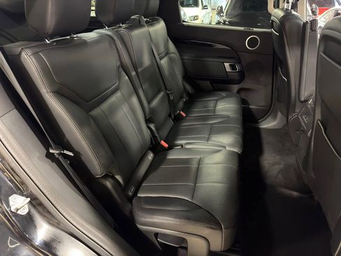 Used 2018 Land Rover Discovery SE image 26