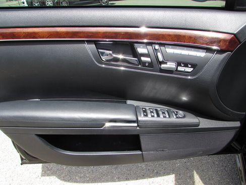 Used 2007 Mercedes-Benz S 550 image 12