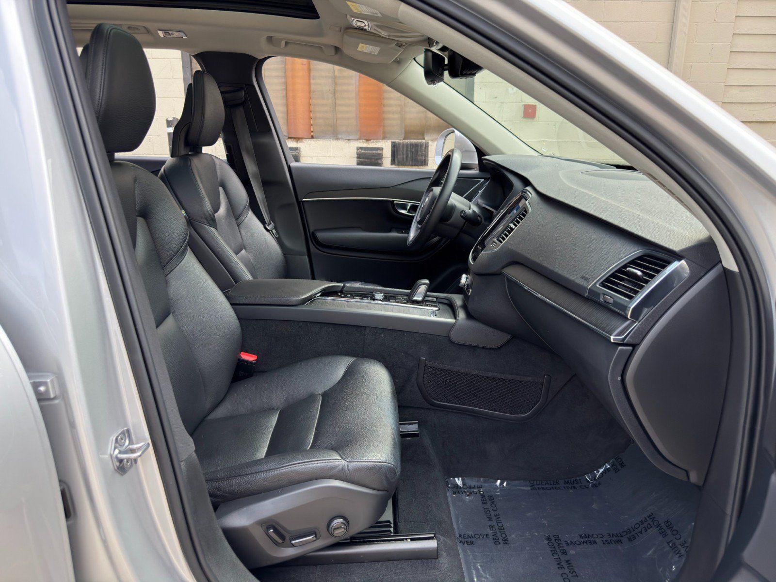 Used 2020 Volvo XC90 T8 Momentum w/ Protection Package Premier AWD/4WD image 16