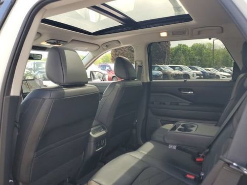 Certified 2024 Nissan Pathfinder Platinum w/ Cargo Package AWD/4WD image 24