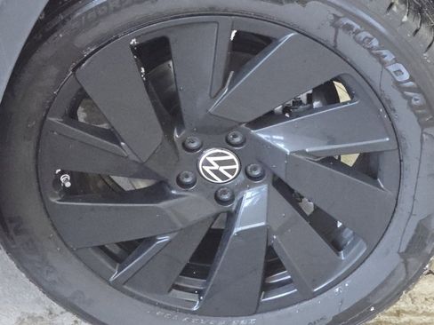 New 2024 Volkswagen Atlas SE image 8