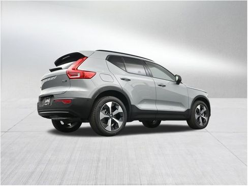 New 2026 Volvo XC40 B5 Plus w/ Protection Package Premier AWD/4WD image 25