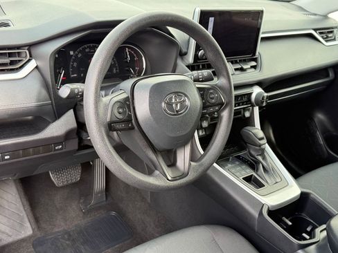 Used 2025 Toyota RAV4 XLE image 4