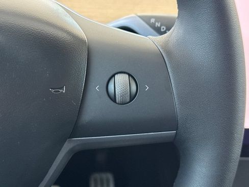 Used 2023 Tesla Model Y Performance AWD/4WD image 29