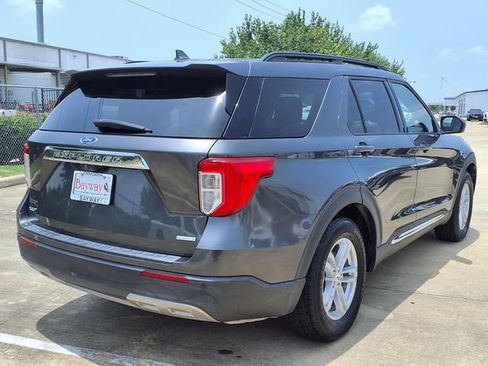 Used 2020 Ford Explorer XLT w/ Equipment Group 202A RWD image 5