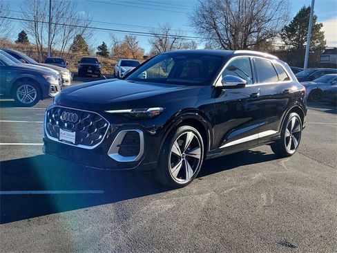New 2025 Audi SQ5 Prestige image 9