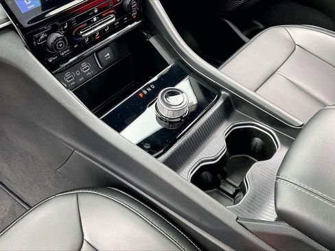 Certified 2025 Jeep Grand Cherokee Limited w/ Black Appearance Package image 33