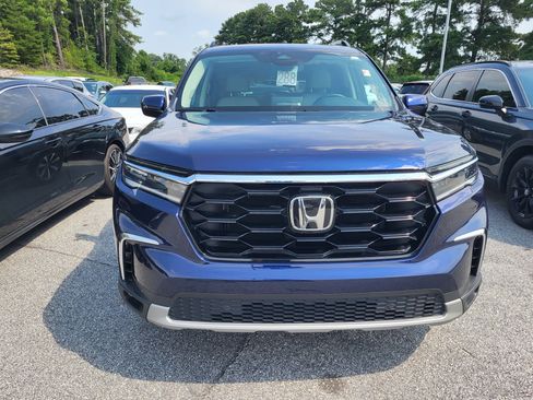 Used 2023 Honda Pilot Touring image 2