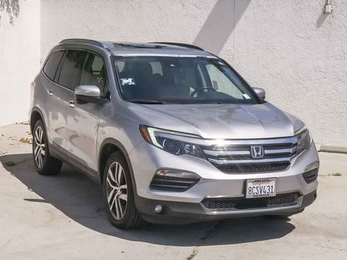Used 2018 Honda Pilot Touring image 3