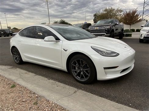 Used 2018 Tesla Model 3 Mid Range image 2