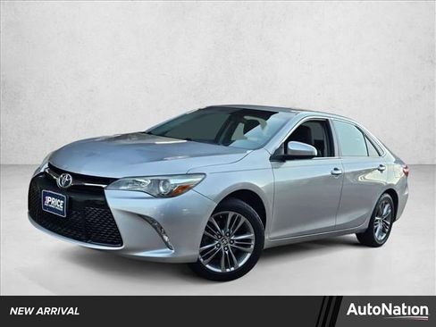 Used 2017 Toyota Camry SE image 1