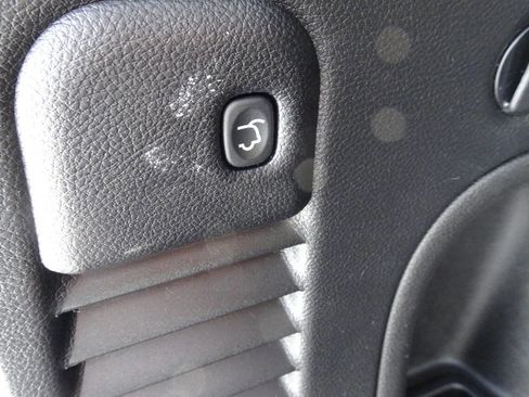 Used 2022 Jeep Grand Cherokee Laredo X image 10