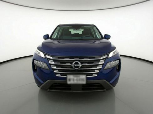 Used 2025 Nissan Rogue SV FWD image 2