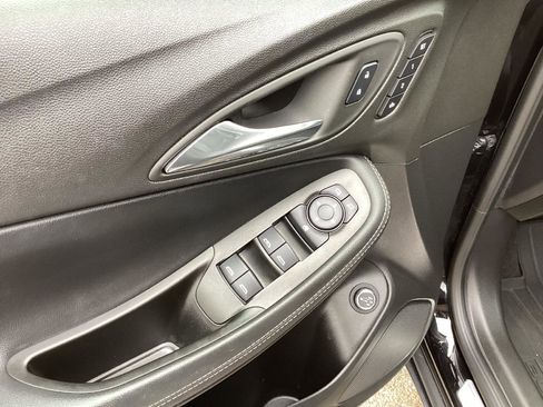 Used 2022 Buick Encore GX Essence w/ Experience Buick Package image 11