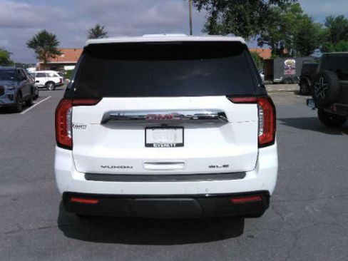 Used 2023 GMC Yukon SLE AWD/4WD image 5