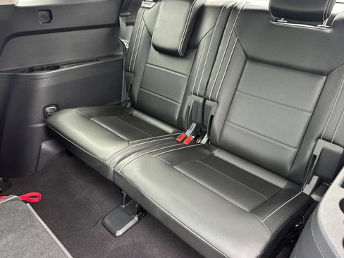 Used 2023 Volkswagen Atlas SEL R-Line AWD/4WD image 15
