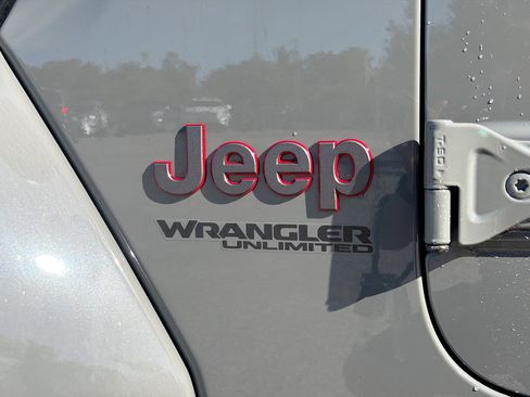 Used 2021 Jeep Wrangler Unlimited Rubicon AWD/4WD image 46