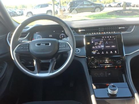 Used 2023 Jeep Grand Cherokee L Laredo AWD/4WD image 10